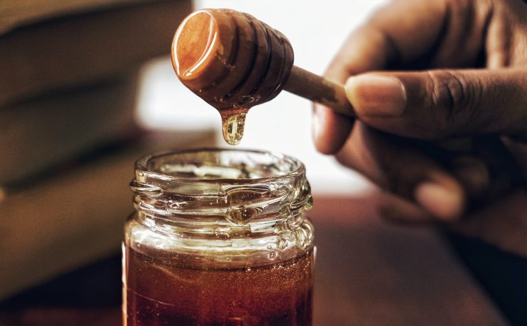 ¿Es Bueno Endulzar el Café con Miel? Miel de Abeja